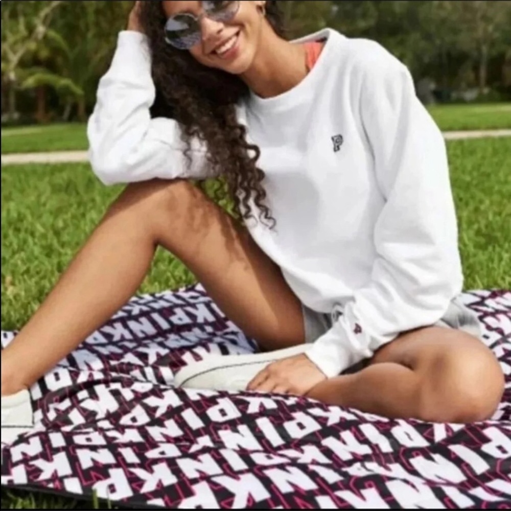 VS PINK LOGO BLANKET